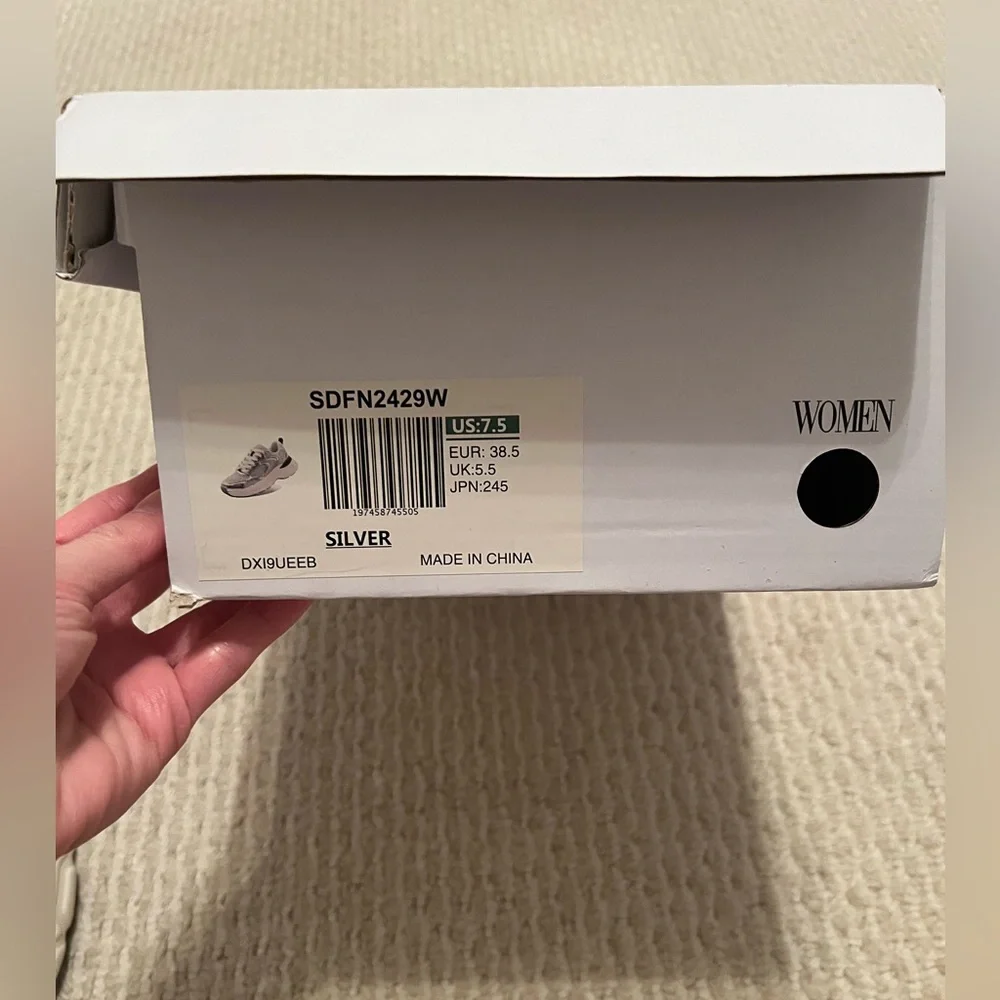 NIB Dream Pairs White and Gray Sneakers Size 7.5 - Picture 4 of 4